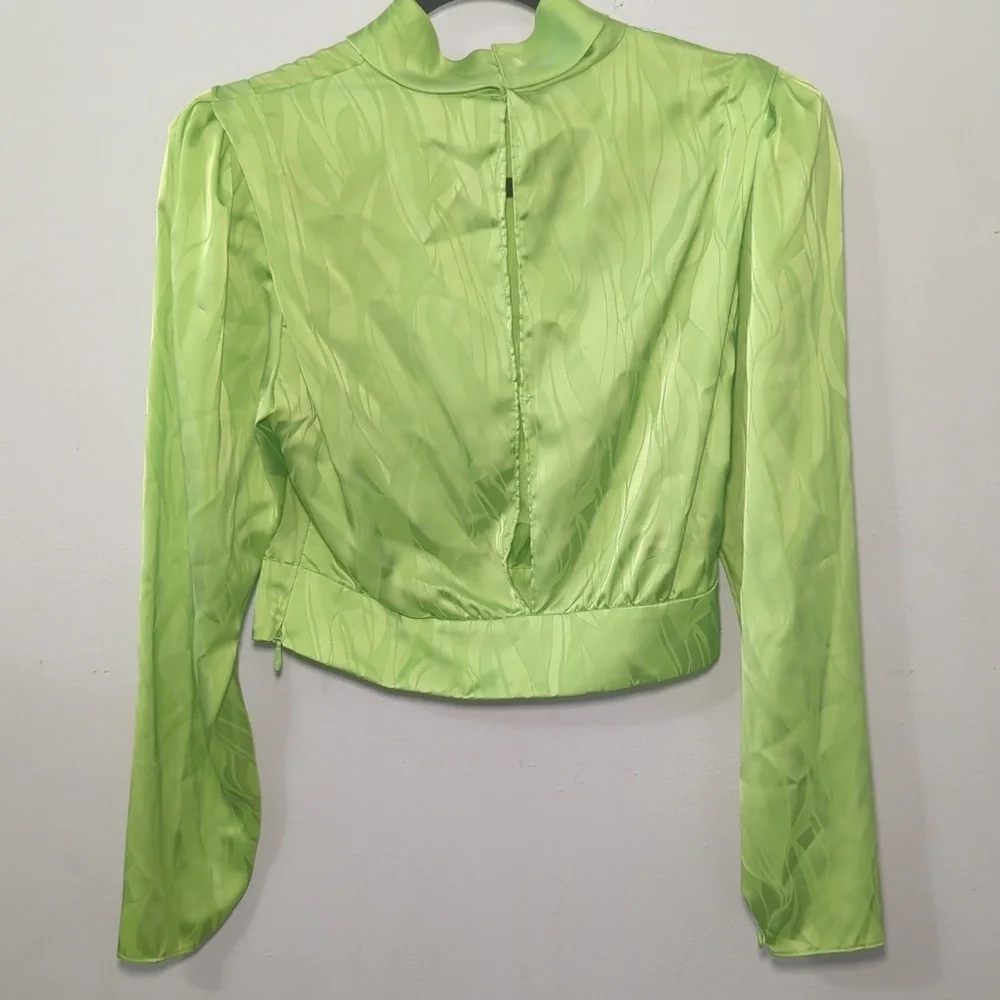 Ronny Kobo Midler Top Green Satin Long Sleeve Pleated Shoulder Women's Size 4 - Picture 7 of 7